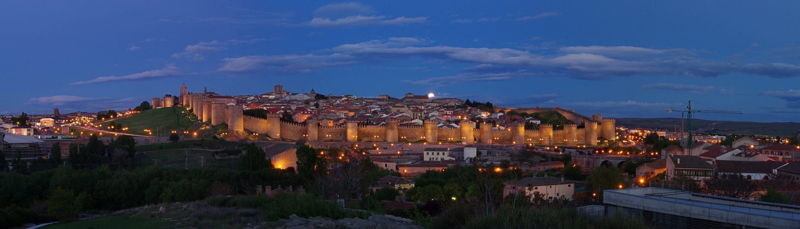 Murallas Ávila de noche